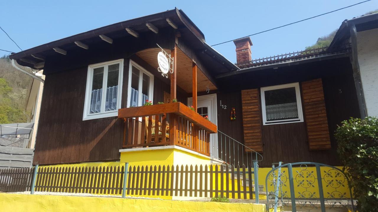 Ferienhaus am Traumpfad Hatzenport Exterior foto
